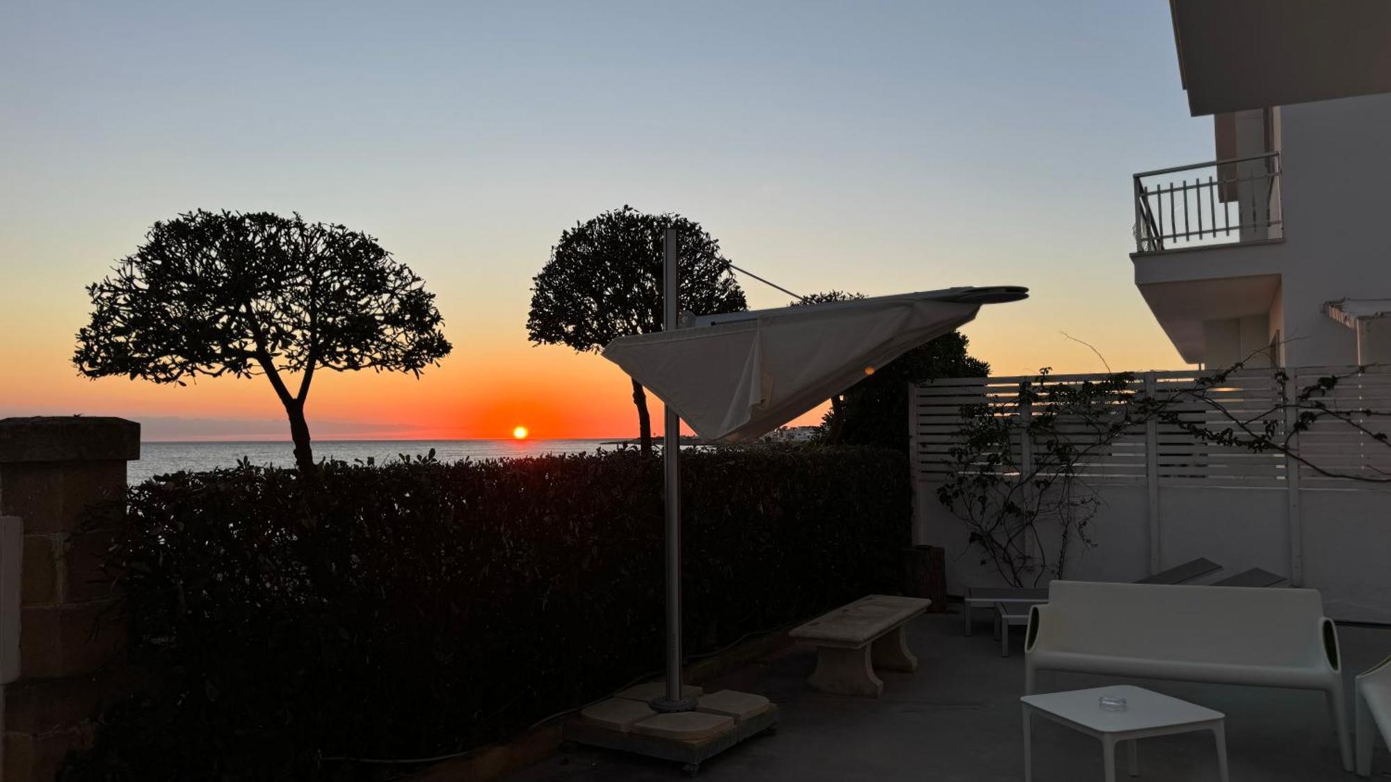 Sunset Bay Bed & Breakfast Torre Suda Exterior photo